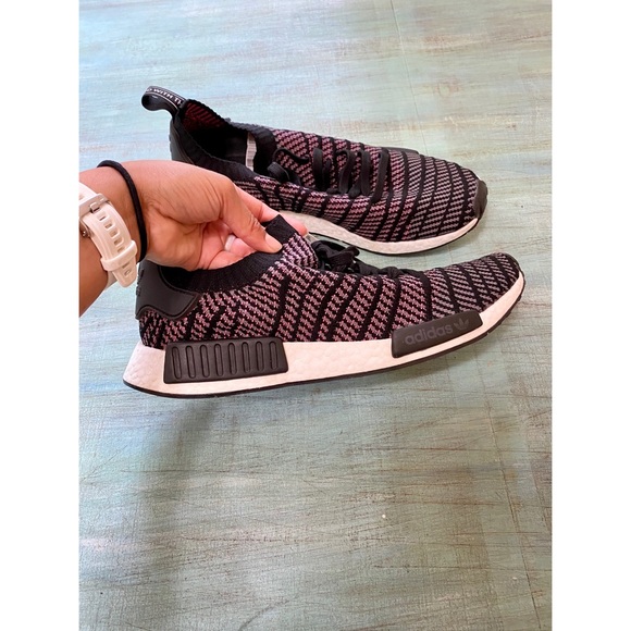 ADIDAS NMD R1 STLT PRIMEKNIT SOLAR PINK  (13) - Picture 4 of 12